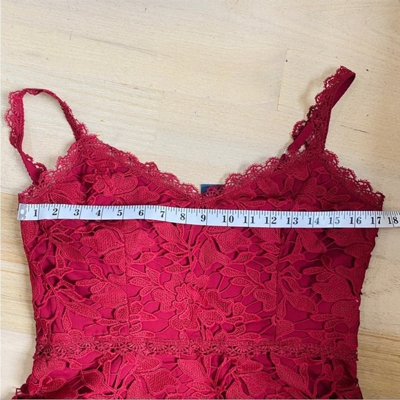 Marchesa Note beautiful lace midi dress in red/wine - Picture 10 of 13